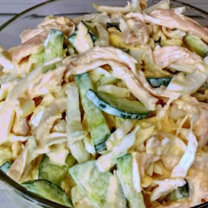 Без майонеза и колбасы: низкокалорийный салат «Худеюшка» можно есть даже после 6 вечера